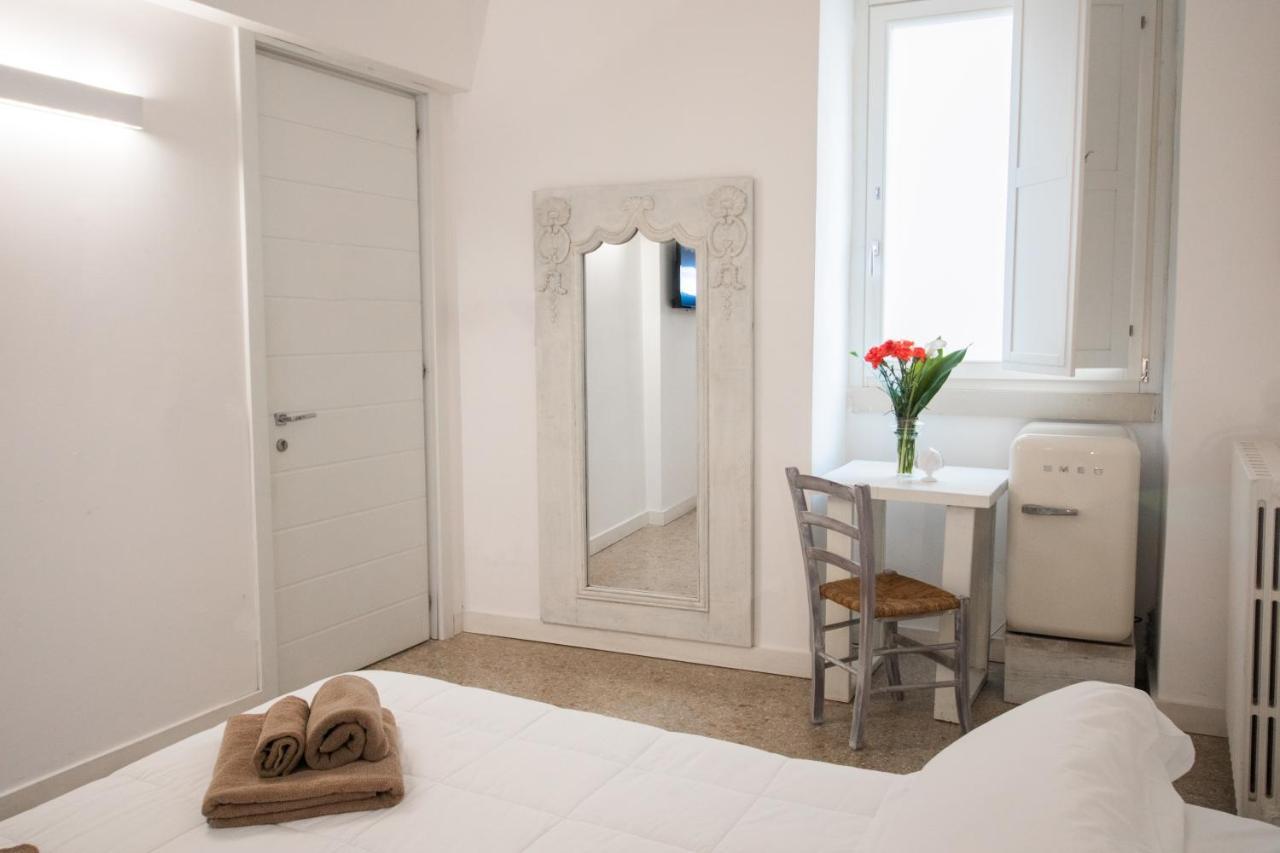 Sui Tetti Luxury Rooms Lecce Exterior foto